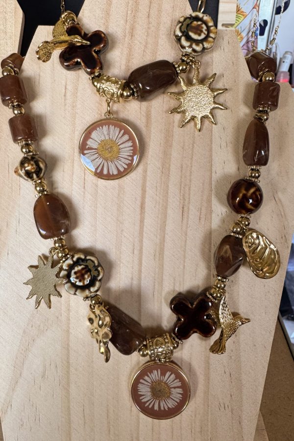 Alternative view of Collier Soléa