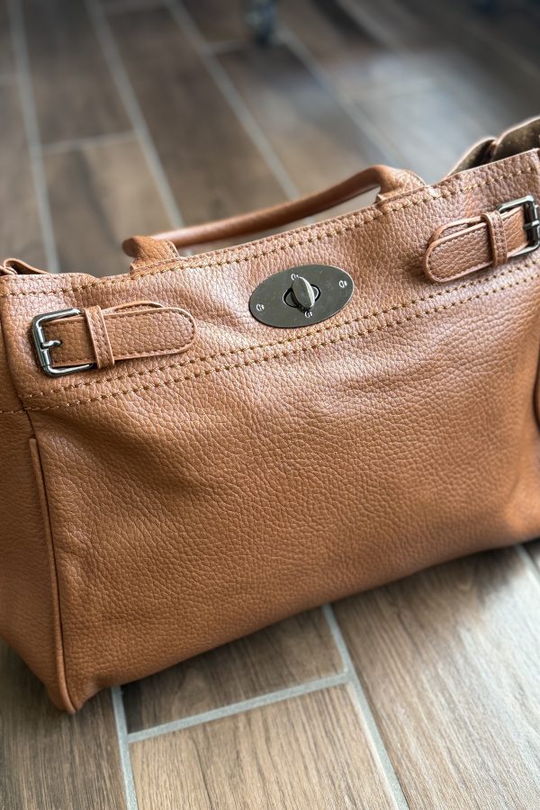 Alternative view of Sac Romy