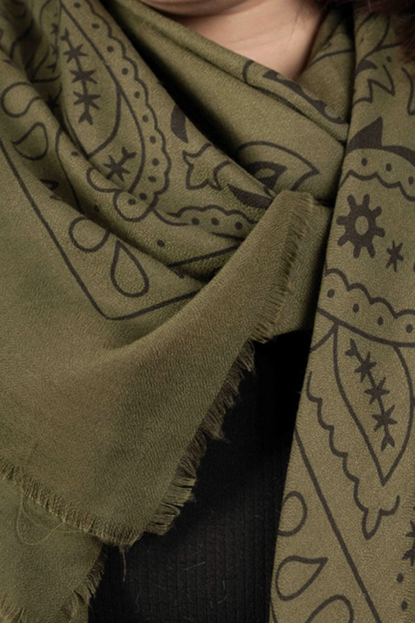 Alternative view of Echarpe Balma