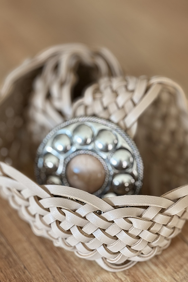 Alternative view of Charline Belt