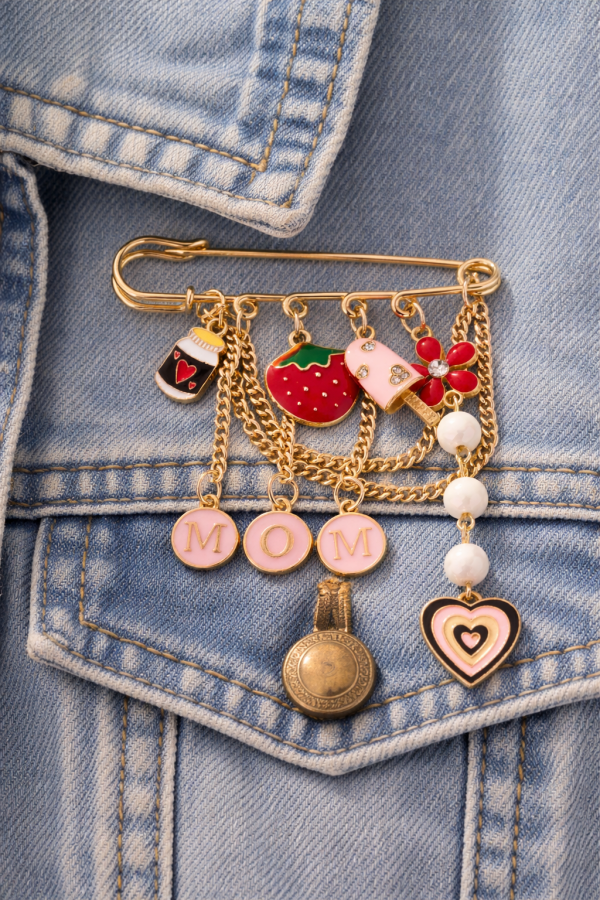 Alternative view of Broche MOM