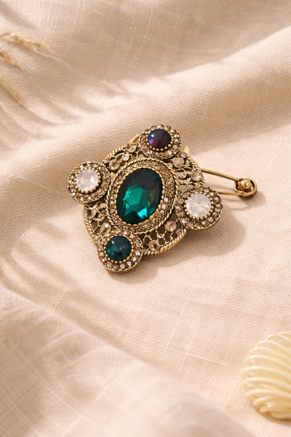 Alternative view of Broche Balma Verte