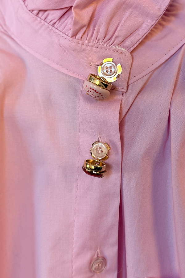 Alternative view of Bijoux de boutons Aliéna (la paire)