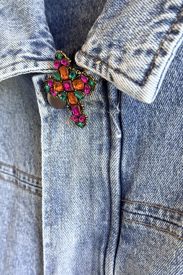 Alternative view of Clip Croix Versailles