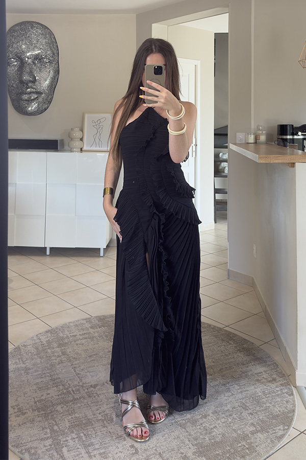 Robe Longue Plissée Noire à Volants